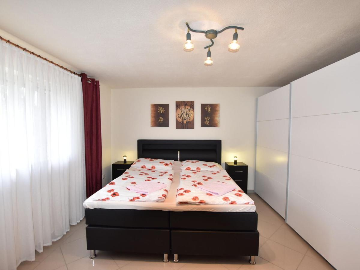 Modern Apartment In Kroepelin With Garden Pokoj fotografie